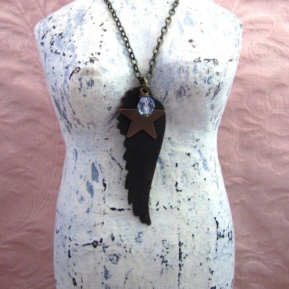 Angel Wing & Star Necklace - Picture 5 of 5